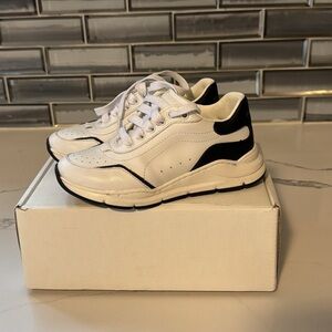 D&G kid sneaker minor scuff marks